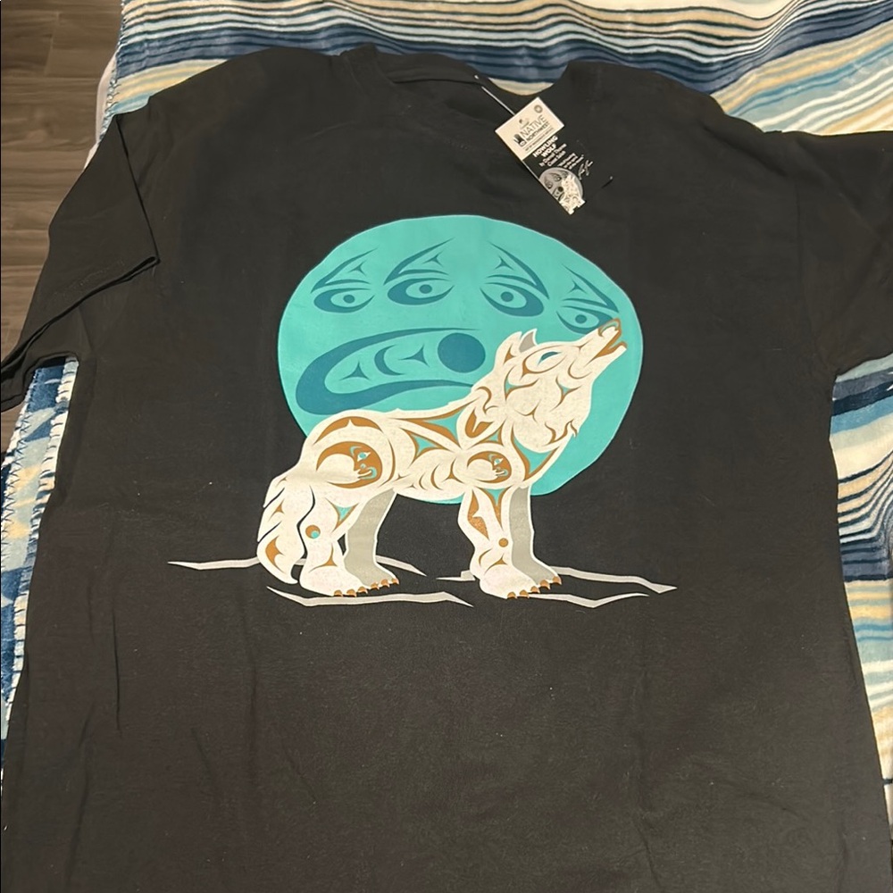 Black Graphic Wolf Print Tee - Women